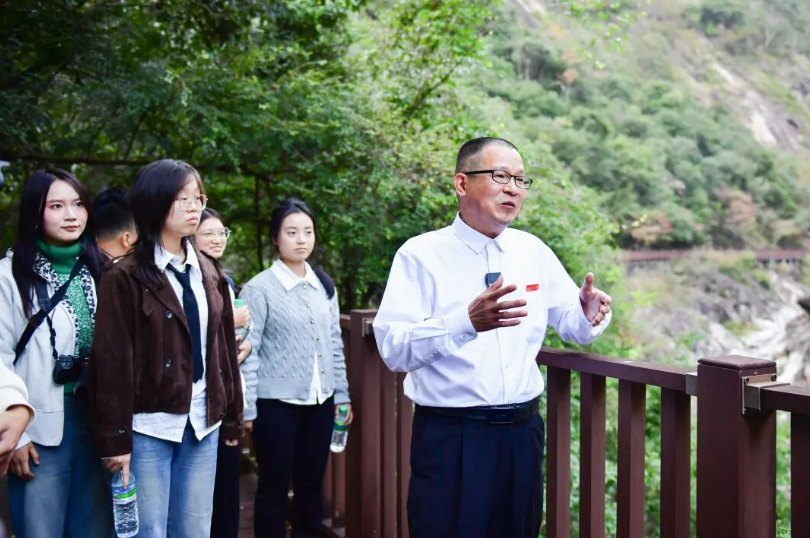 颜射
赴上犹县平富乡开展多元文化探寻活动