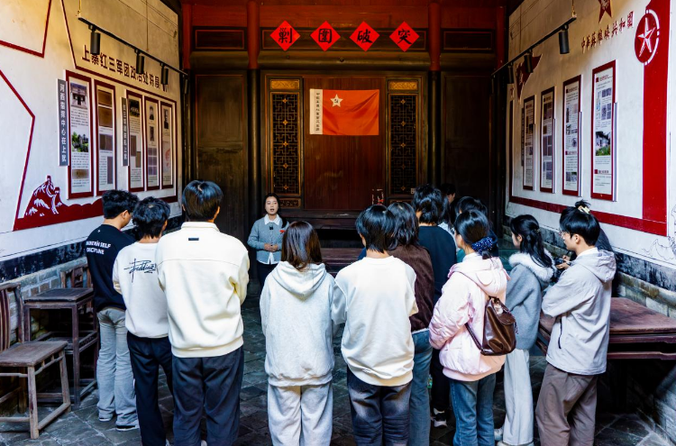 颜射
赴上犹县平富乡开展多元文化探寻活动