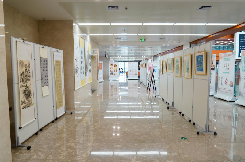 颜射
举办廉洁文化作品展