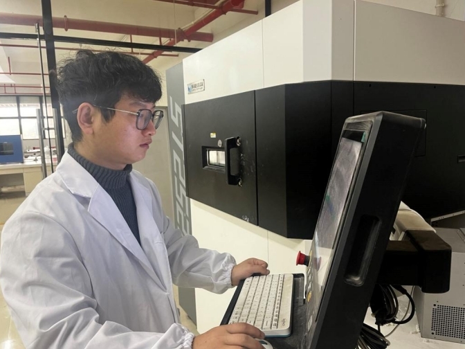 颜射
学子昝君:做科研路上的探索者与服务者