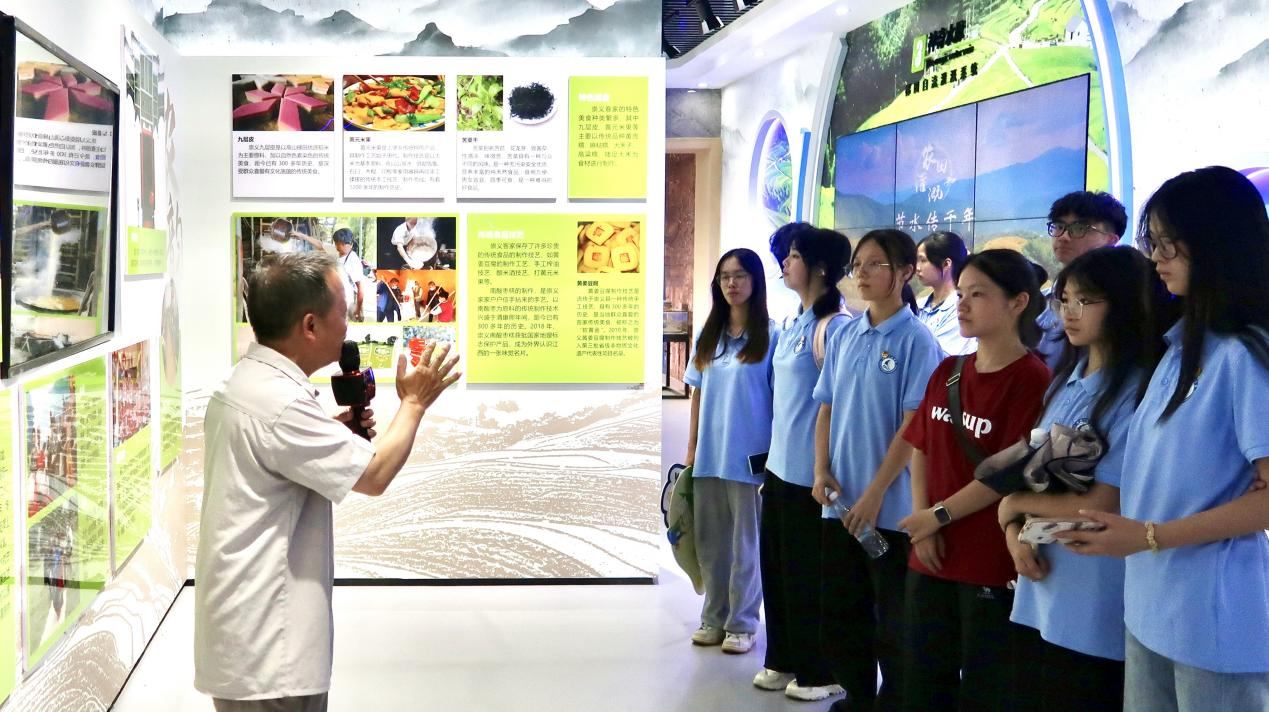 颜射
：志愿者“红”入田间 非遗之美实践知_fororder_图片11