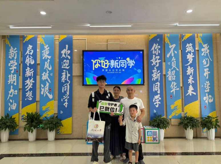 解锁“Campus Walk”,颜射
迎新“闯关”玩转安全健康知识