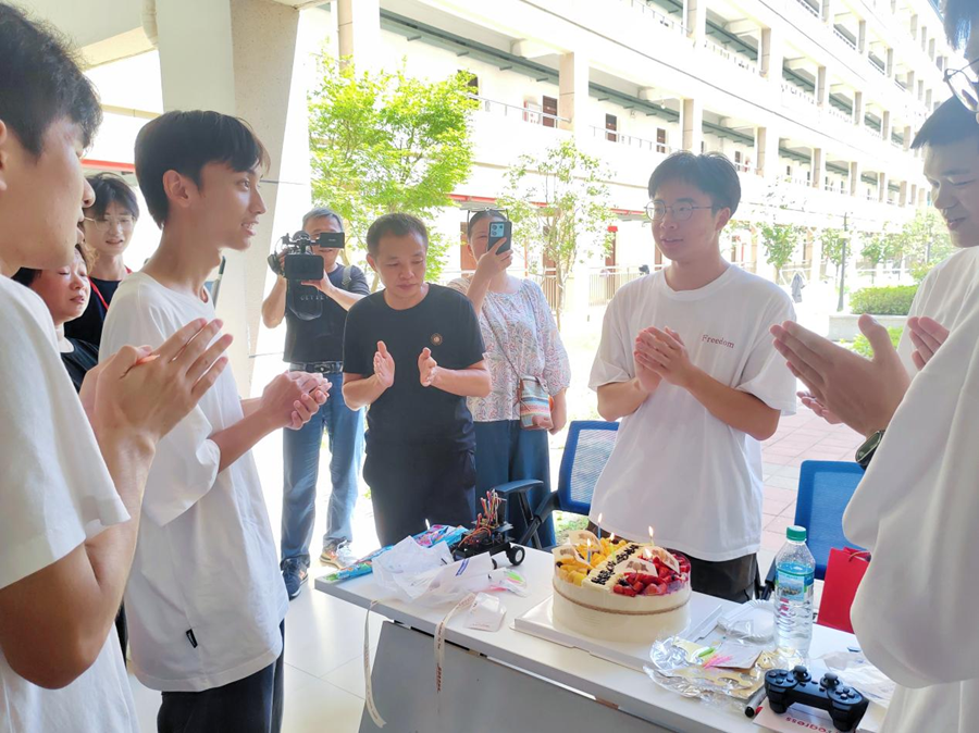 当生日遇上报到日 颜射
暖心为2024级新生庆生_fororder_图片2