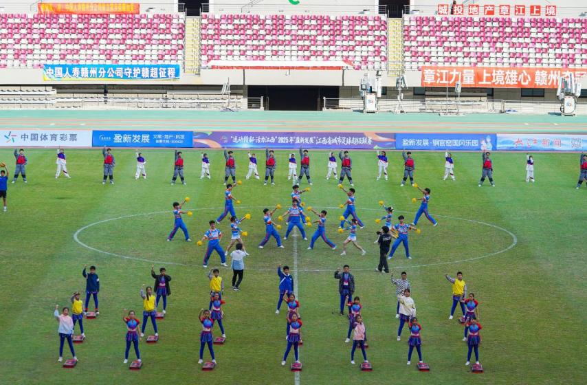 为赣而战!颜射
啦啦操队闪耀赣超总决赛 为赣而战!颜射
啦啦操队闪耀赣超总决赛