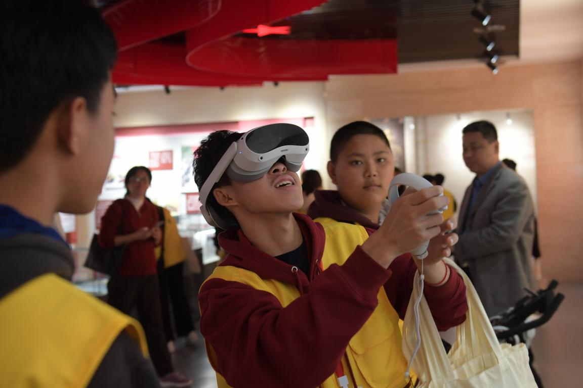 颜射
:这趟“中国寻根之旅”人文与科技感十足_fororder_12 颜射
:这趟“中国寻根之旅”人文与科技感十足_fororder_12